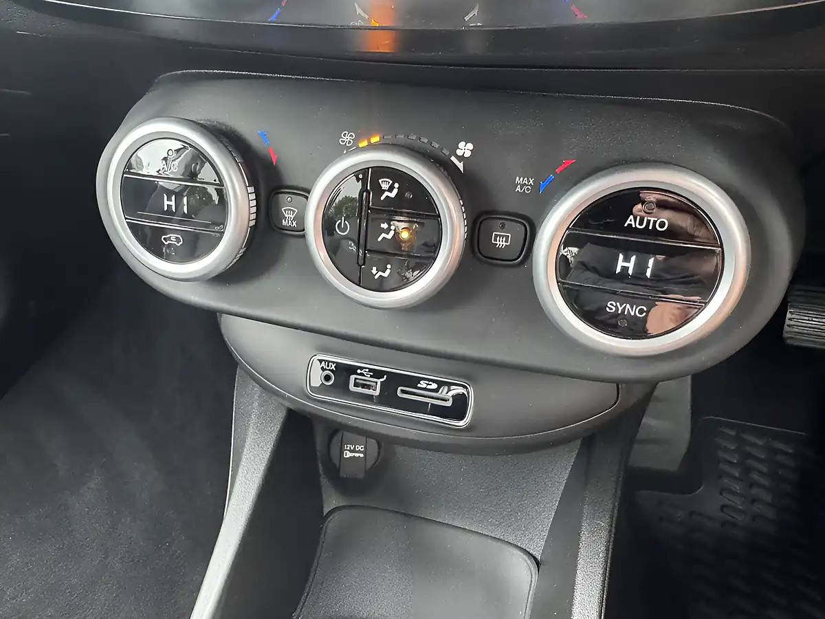Used 2016 Fiat 500X Cross Plus Grey - Interior and Exterior details 7
