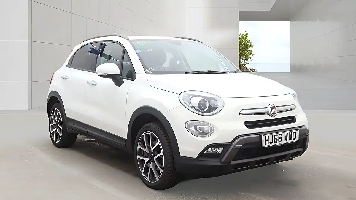 Used 2016 Fiat 500X Cross Plus Ice White - Front View