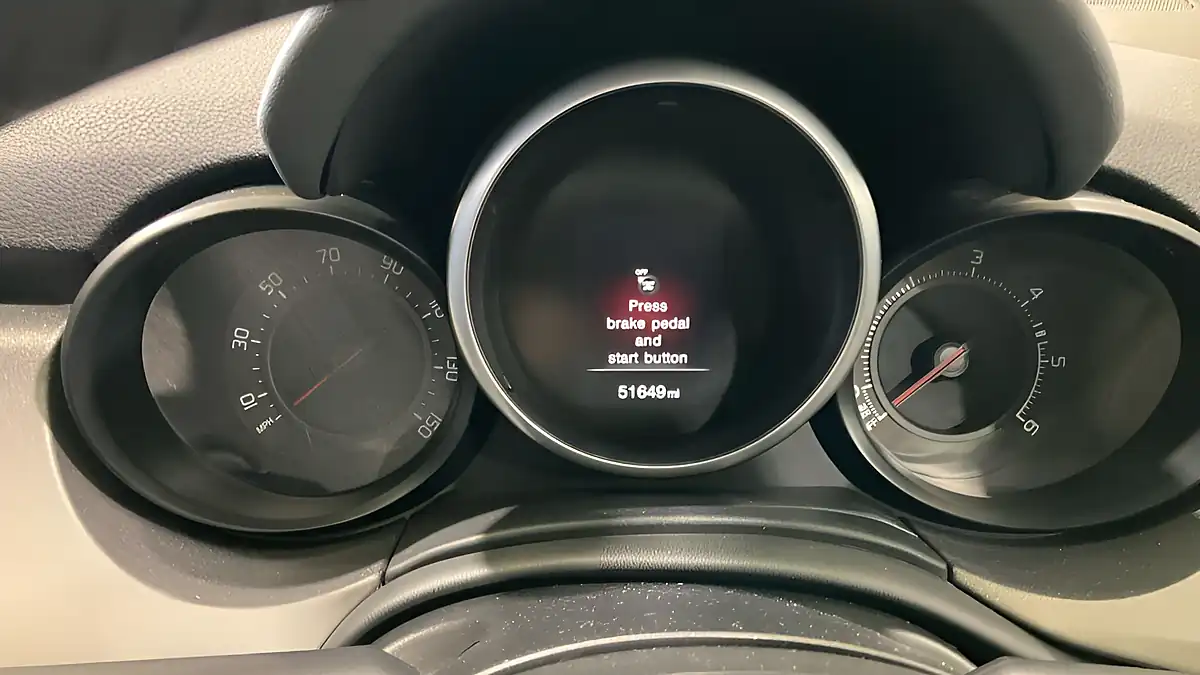 Used 2016 Fiat 500X Cross Plus Ice White - Interior and Exterior details 13