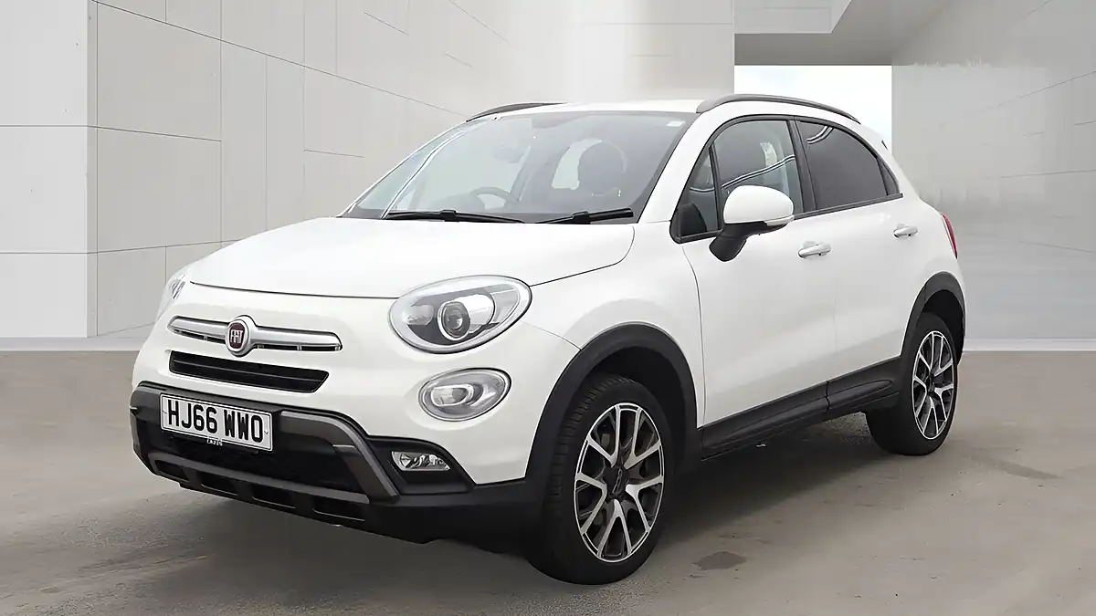 Used 2016 Fiat 500X Cross Plus Ice White - Interior and Exterior details 2
