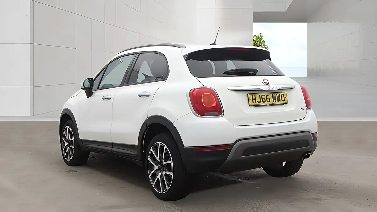 Used 2016 Fiat 500X Cross Plus Ice White - Interior and Exterior details 4