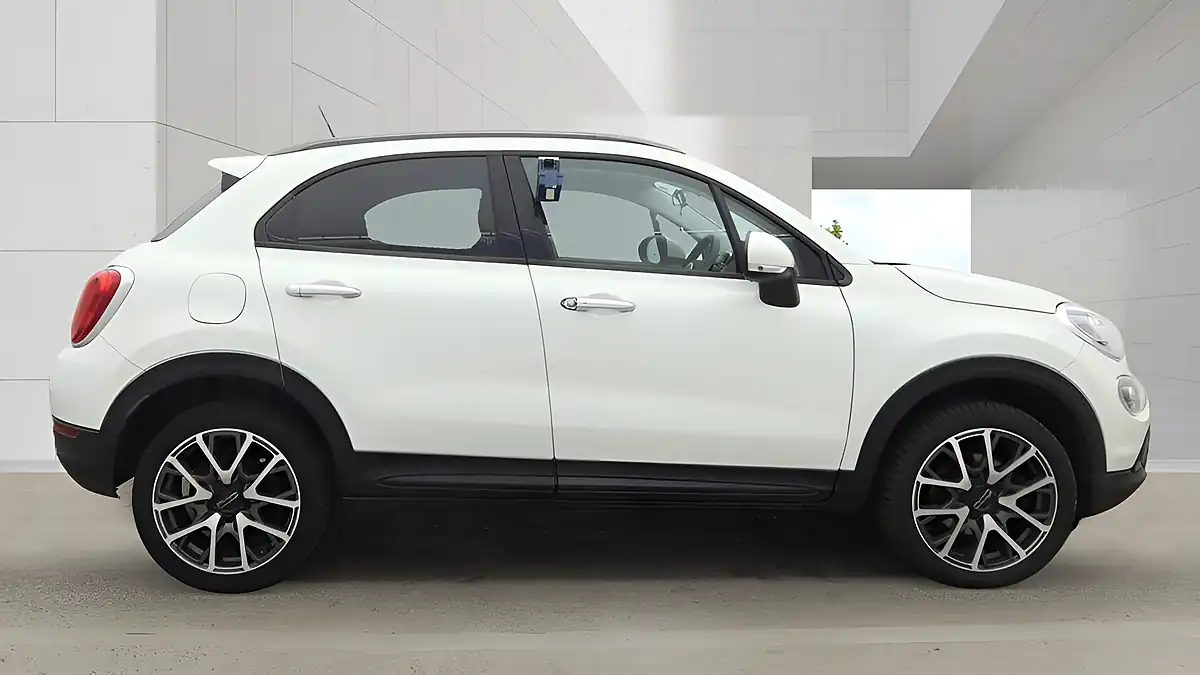 Used 2016 Fiat 500X Cross Plus Ice White - Interior and Exterior details 6