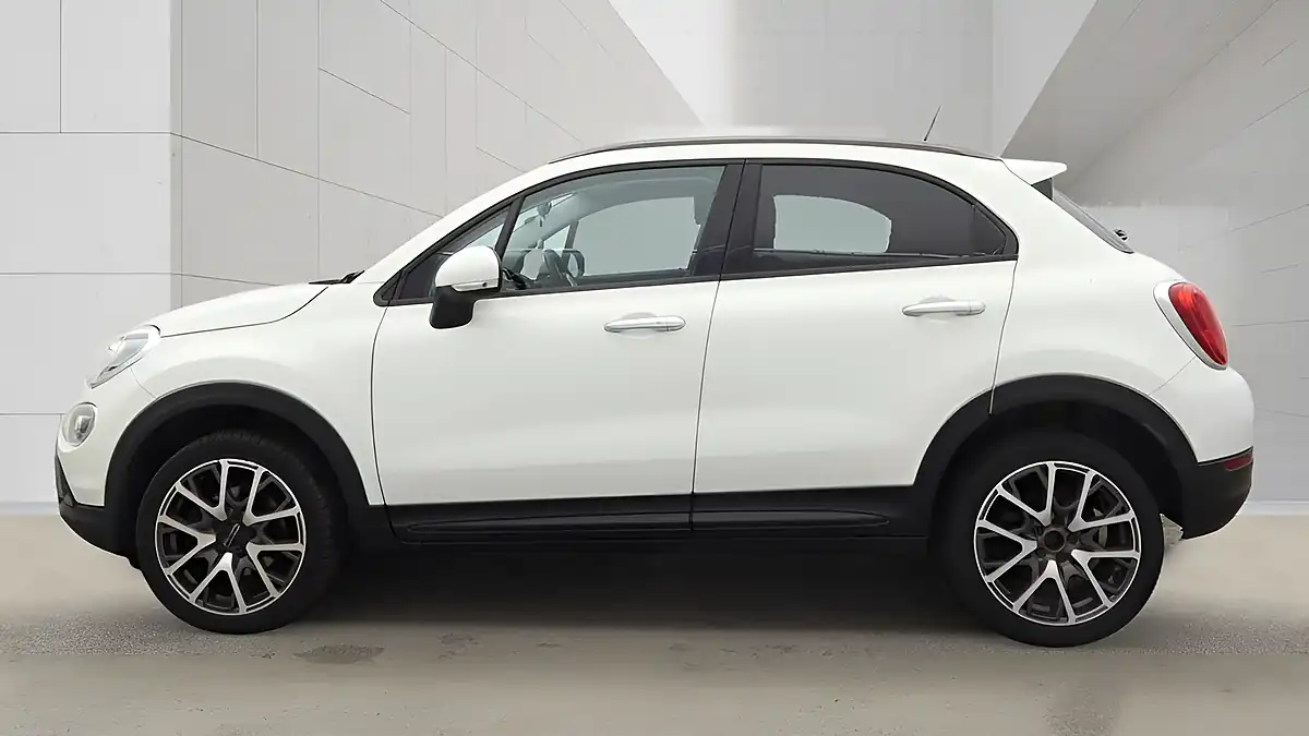 Used 2016 Fiat 500X Cross Plus Ice White - Interior and Exterior details 7