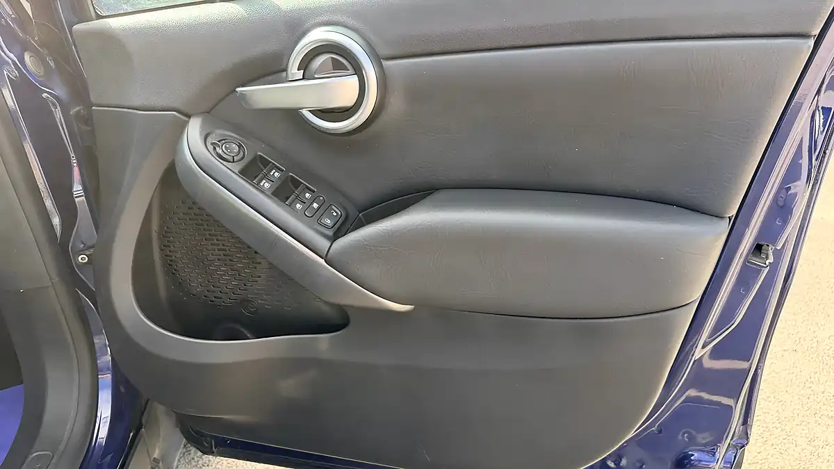 Used 2016 Fiat 500X Cross Plus Venezia Blue - Interior and Exterior details 16