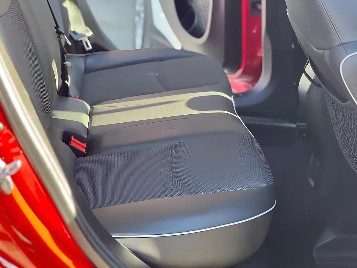 Used 2016 Fiat 500X Cross Red - Interior and Exterior details 11