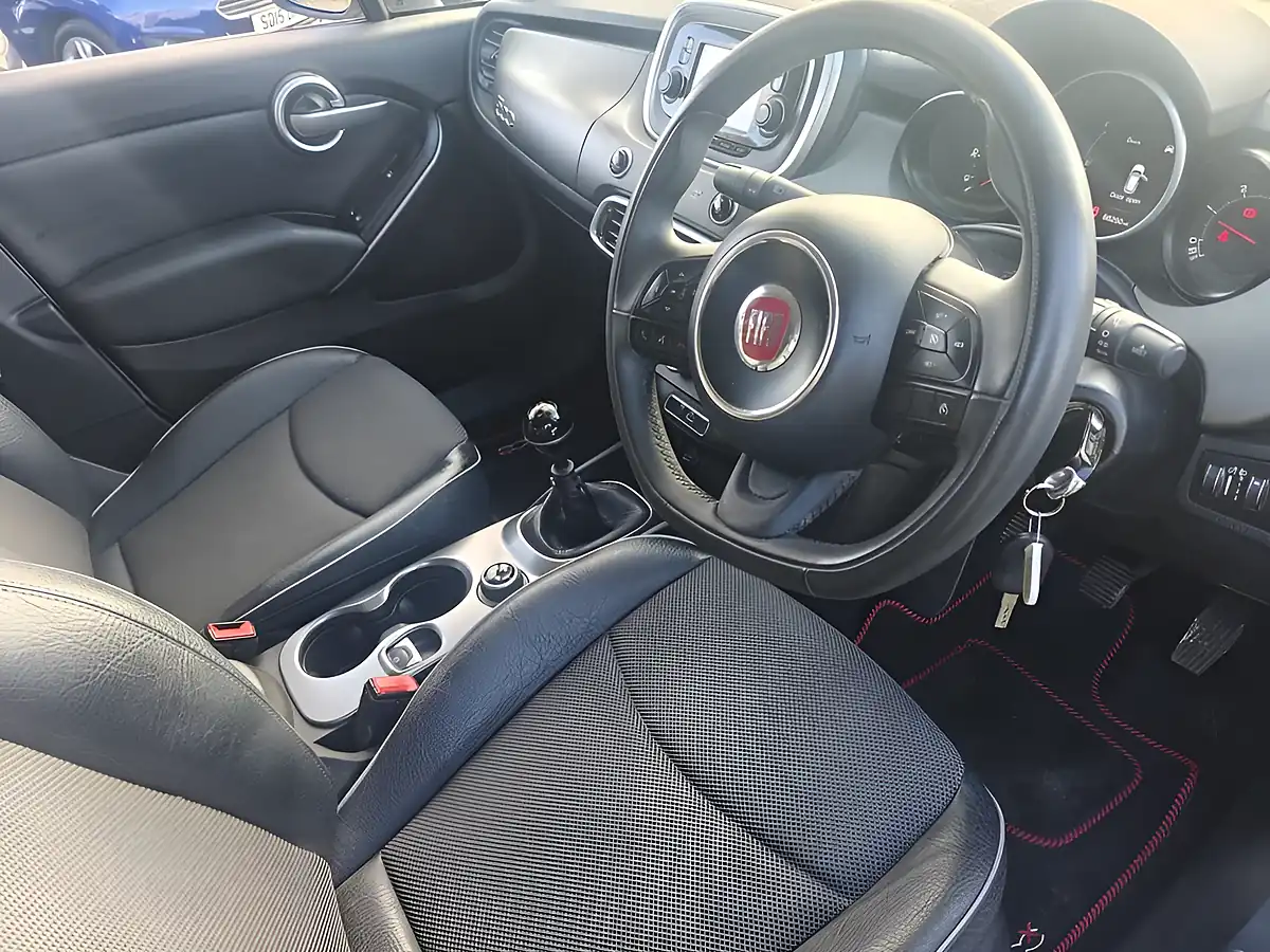Used 2016 Fiat 500X Cross White - Interior and Exterior details 10
