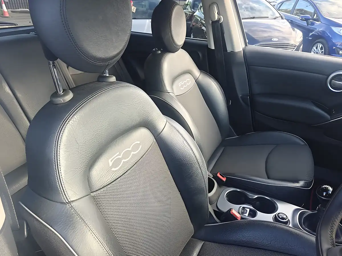 Used 2016 Fiat 500X Cross White - Interior and Exterior details 11