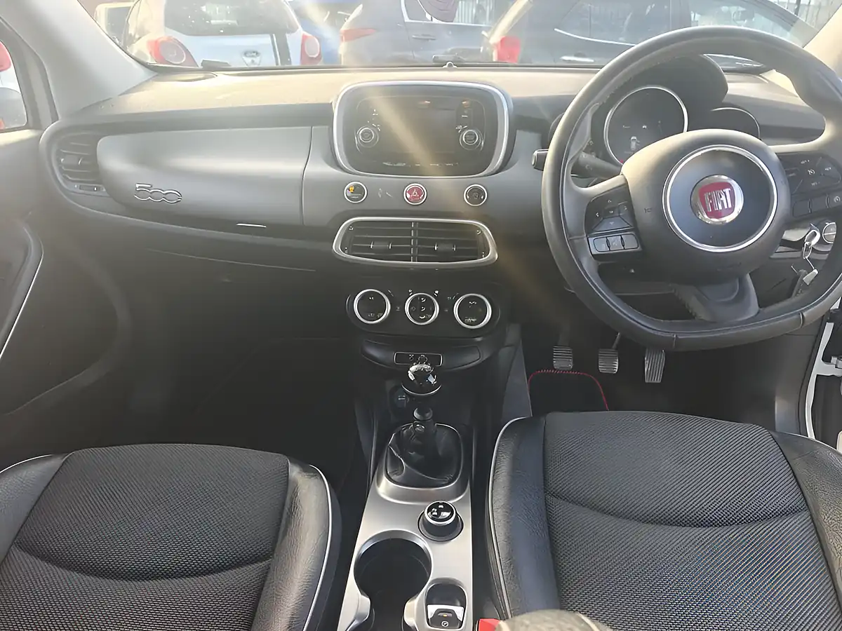 Used 2016 Fiat 500X Cross White - Interior and Exterior details 12