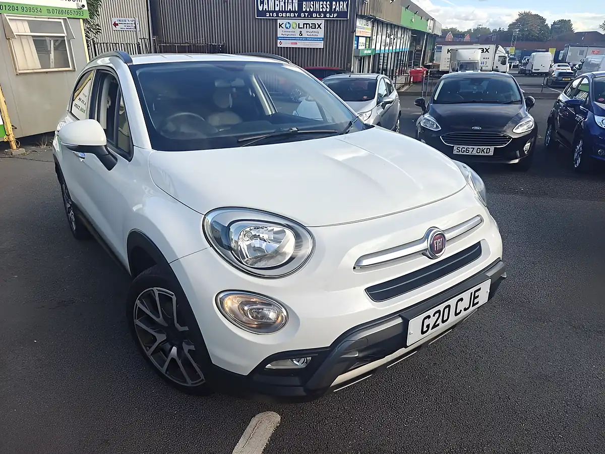 Used 2016 Fiat 500X Cross White - Interior and Exterior details 2