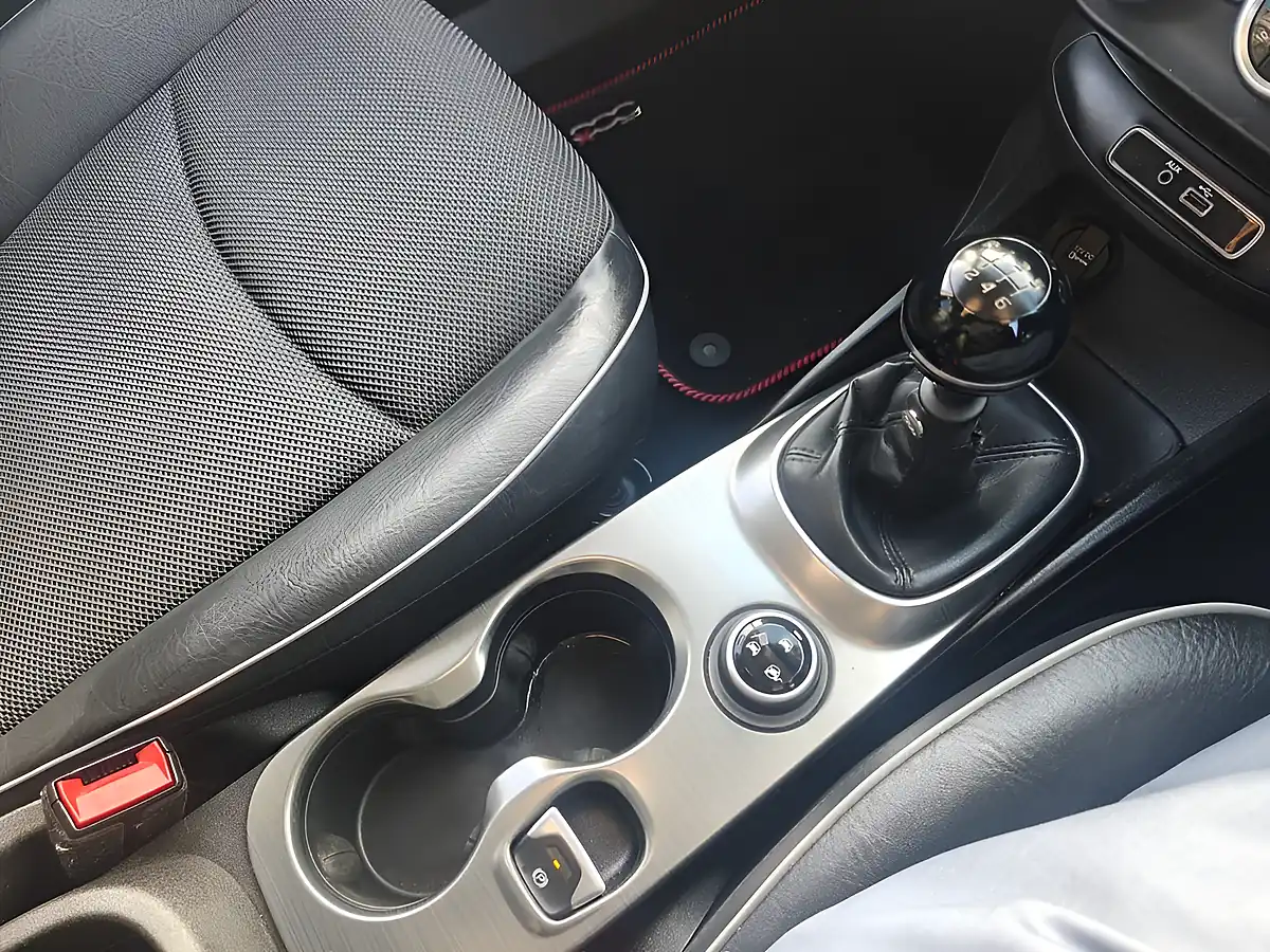 Used 2016 Fiat 500X Cross White - Interior and Exterior details 7