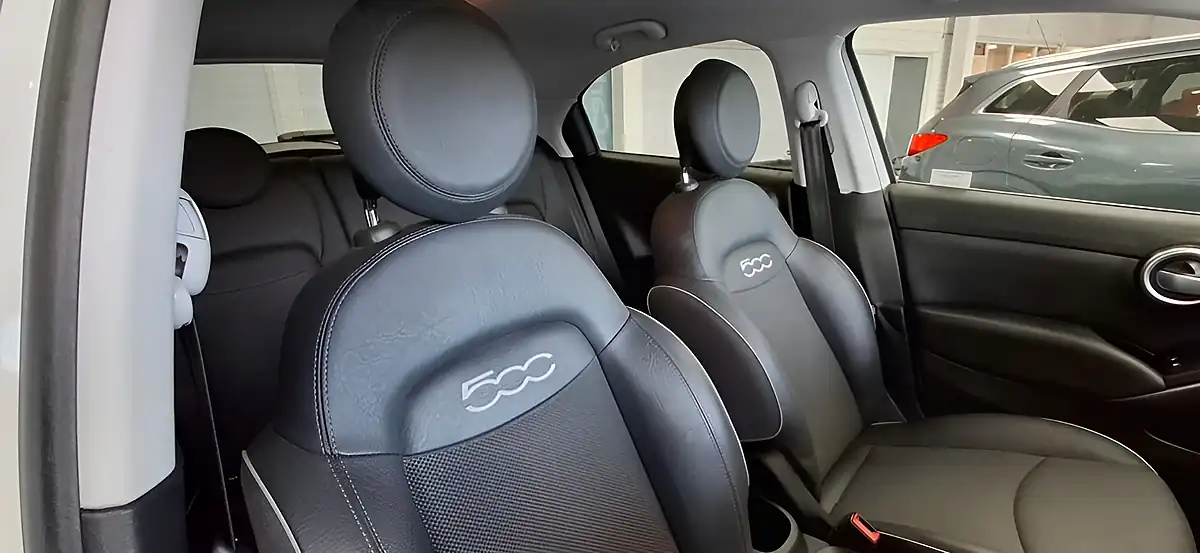Used 2016 Fiat 500X Cross White - Interior and Exterior details 12