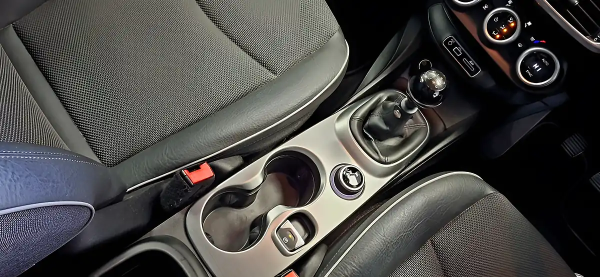 Used 2016 Fiat 500X Cross White - Interior and Exterior details 14