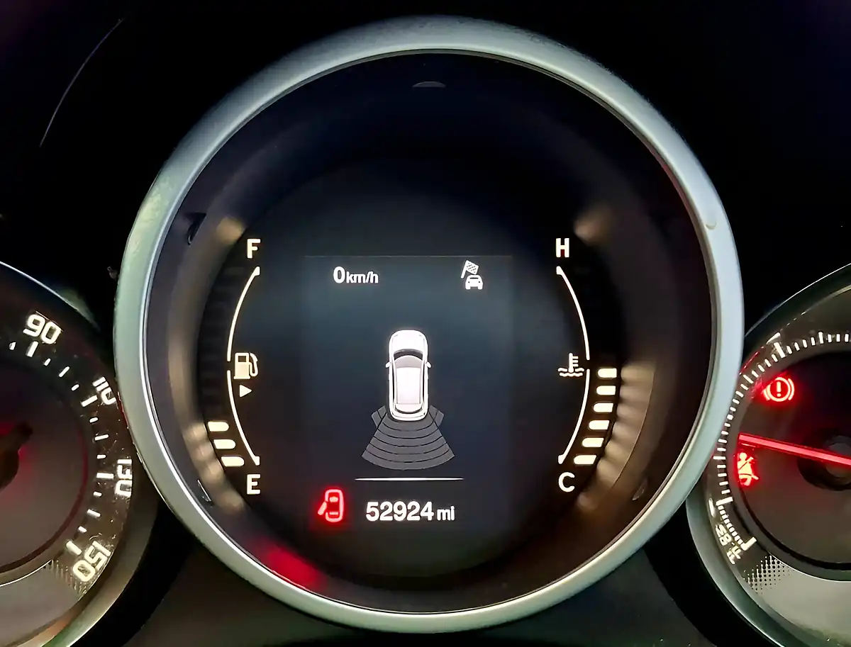 Used 2016 Fiat 500X Cross White - Interior and Exterior details 16