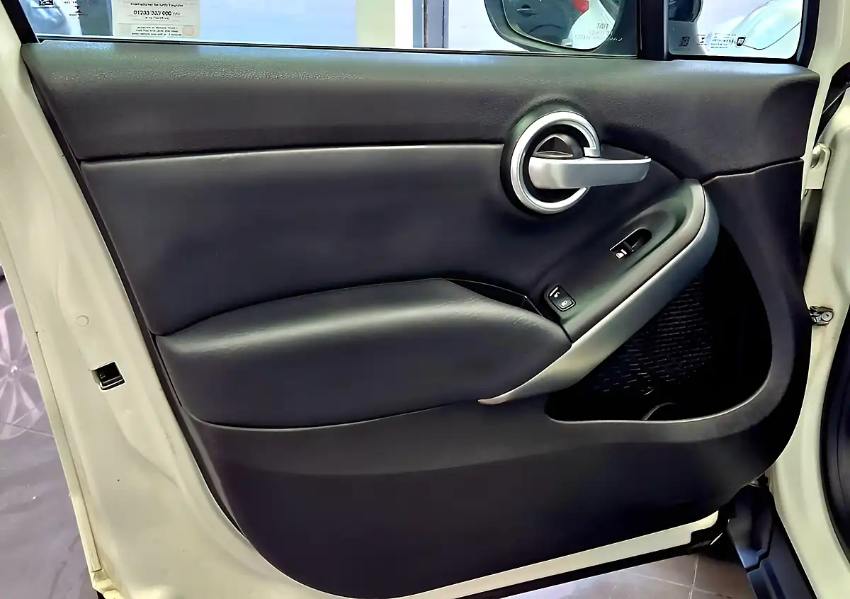 Used 2016 Fiat 500X Cross White - Interior and Exterior details 18