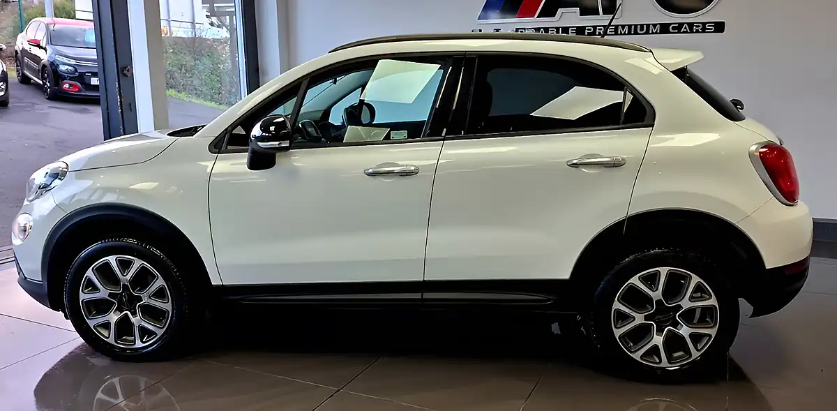 Used 2016 Fiat 500X Cross White - Interior and Exterior details 2