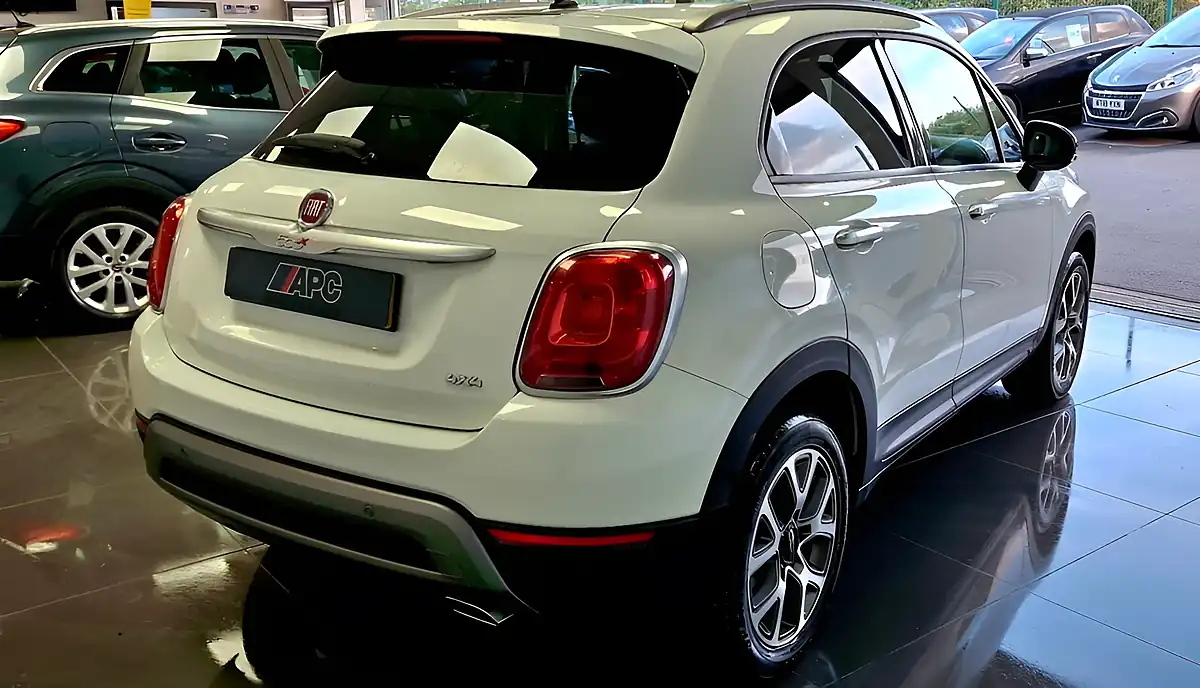 Used 2016 Fiat 500X Cross White - Interior and Exterior details 6