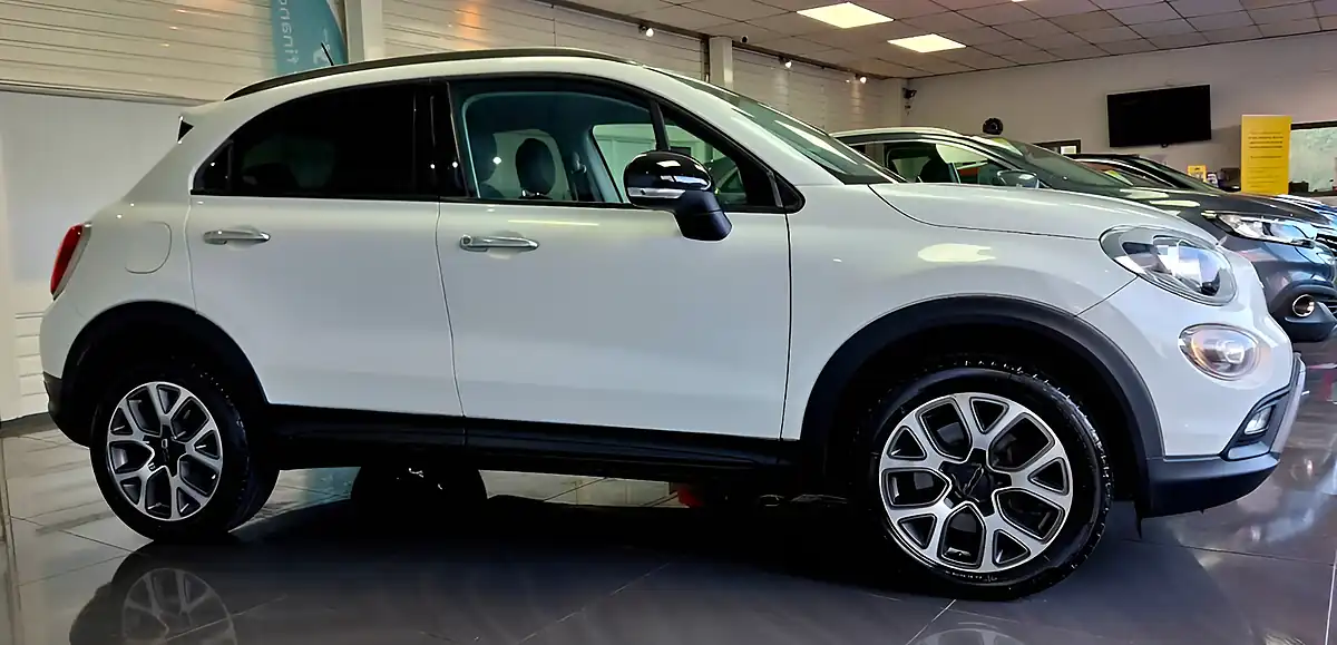 Used 2016 Fiat 500X Cross White - Interior and Exterior details 7