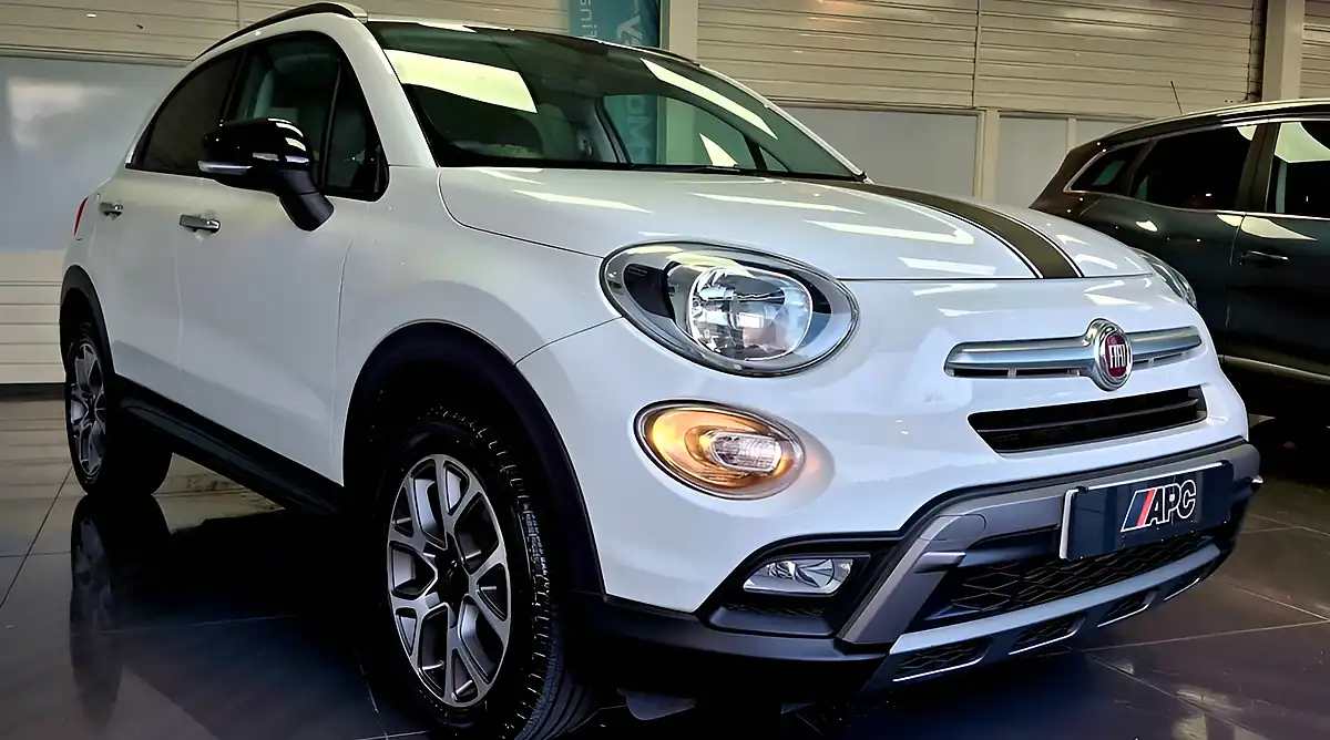 Used 2016 Fiat 500X Cross White - Interior and Exterior details 8