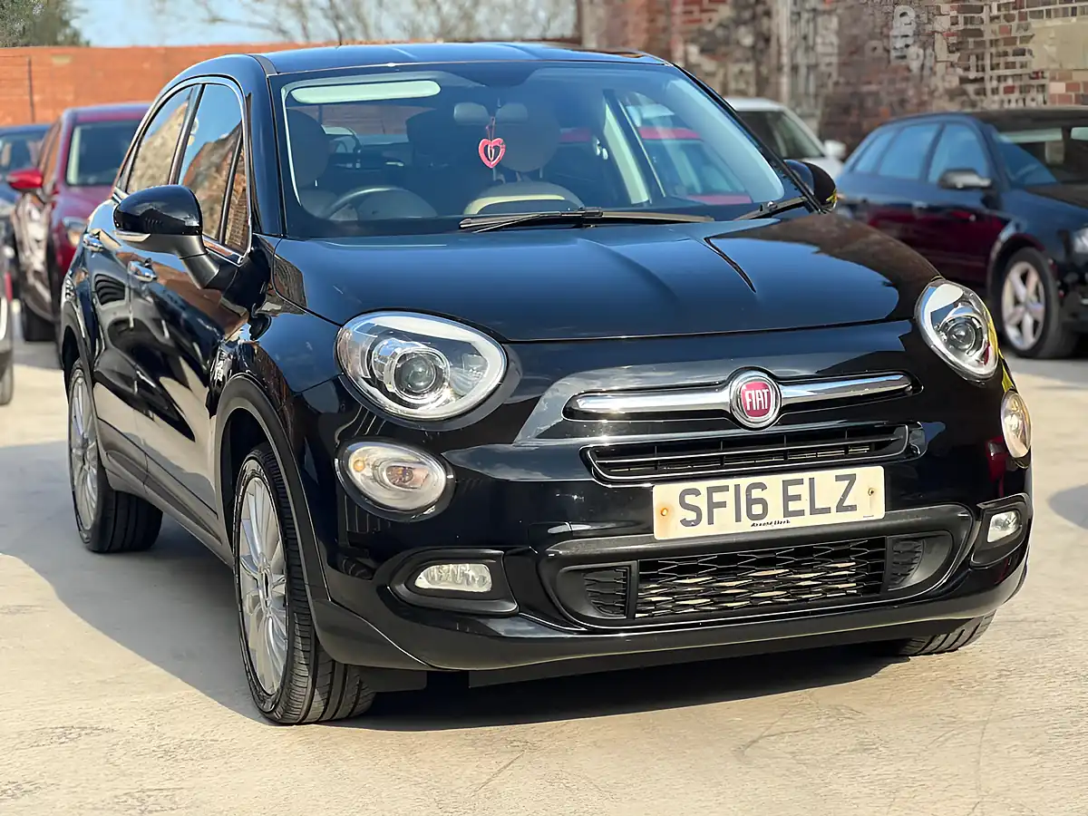 Used 2016 Fiat 500X Lounge Black - Front View