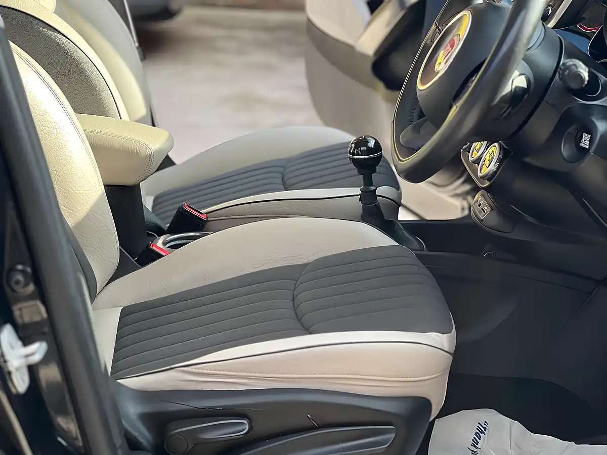 Used 2016 Fiat 500X Lounge Black - Interior and Exterior details 11