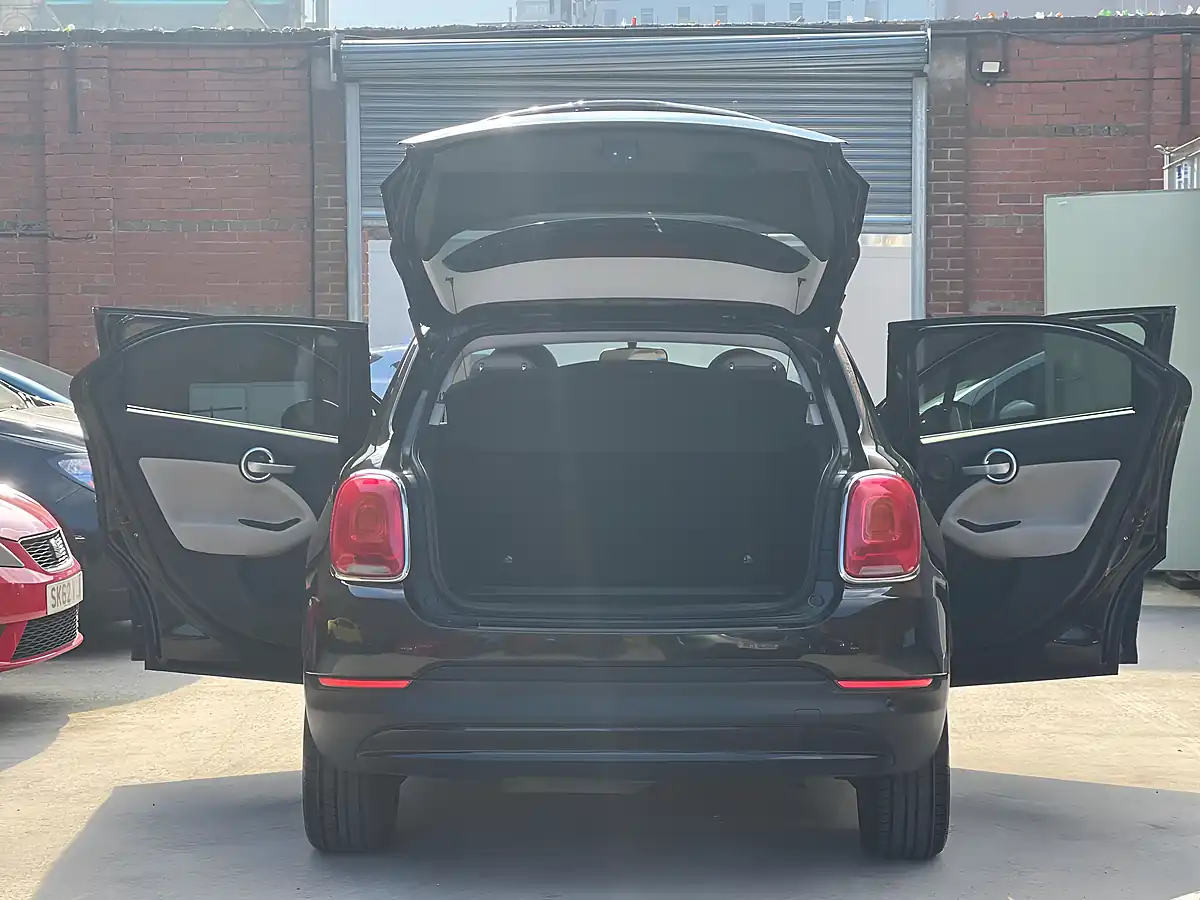 Used 2016 Fiat 500X Lounge Black - Interior and Exterior details 7