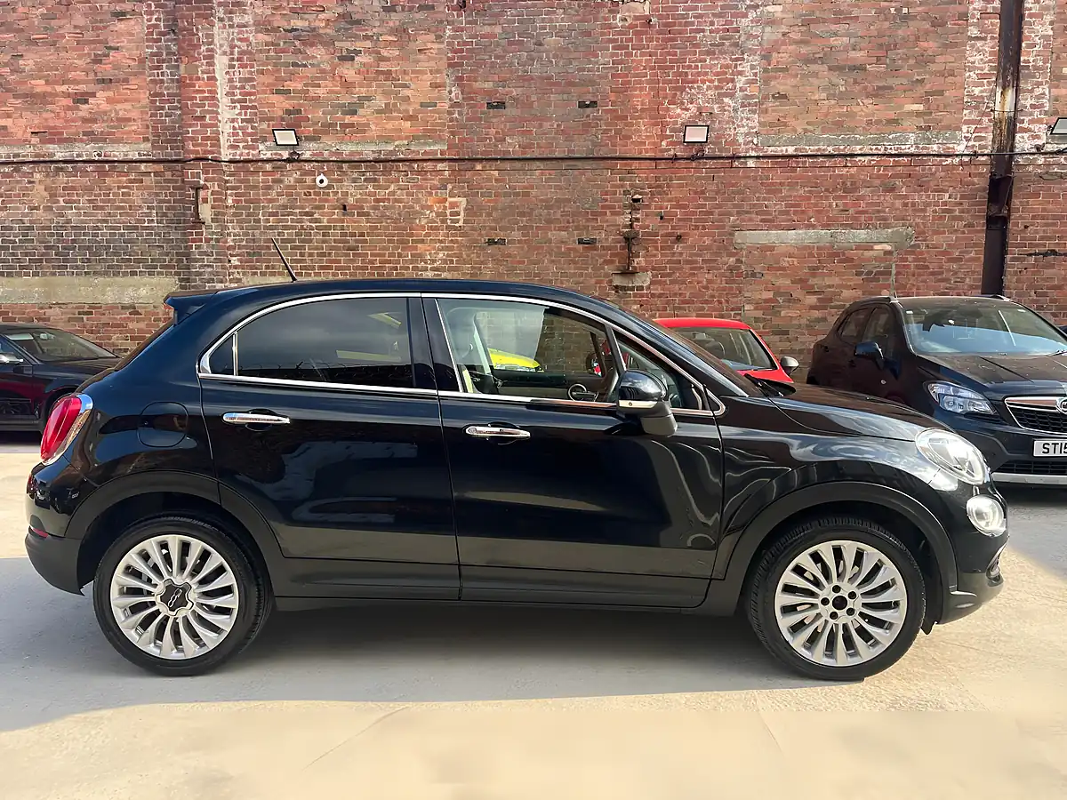 Used 2016 Fiat 500X Lounge Black - Interior and Exterior details 8