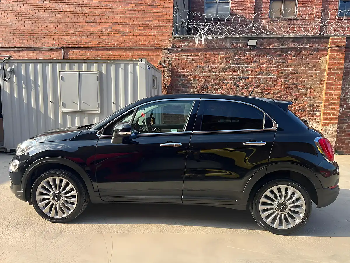 Used 2016 Fiat 500X Lounge Black - Interior and Exterior details 4