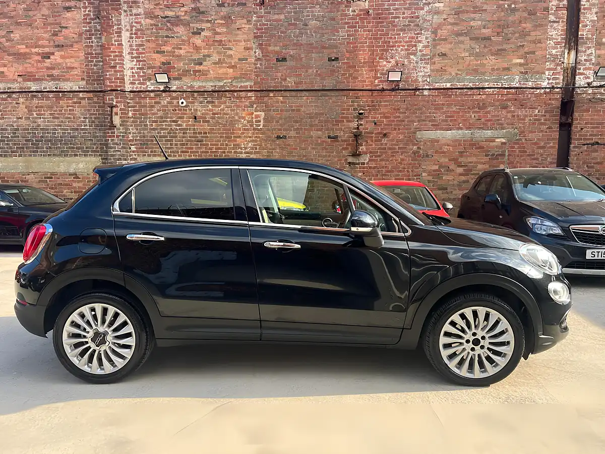 Used 2016 Fiat 500X Lounge Black - Interior and Exterior details 8
