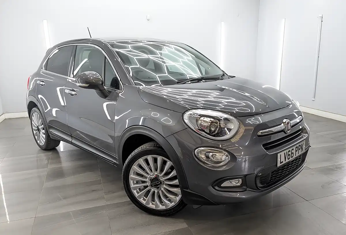 Used 2016 Fiat 500X Lounge Grey - Front View