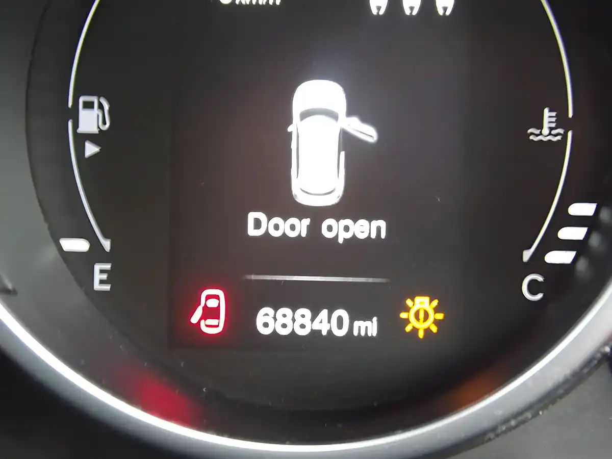 Used 2016 Fiat 500X Pop Red - Interior and Exterior details 13