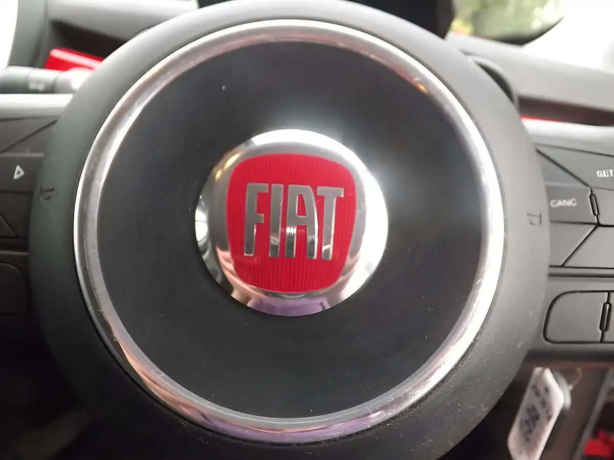 Used 2016 Fiat 500X Pop Red - Interior and Exterior details 18