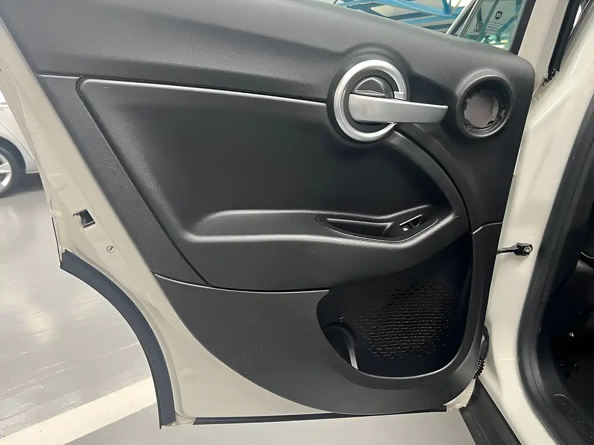Used 2016 Fiat 500X Pop White - Interior and Exterior details 11