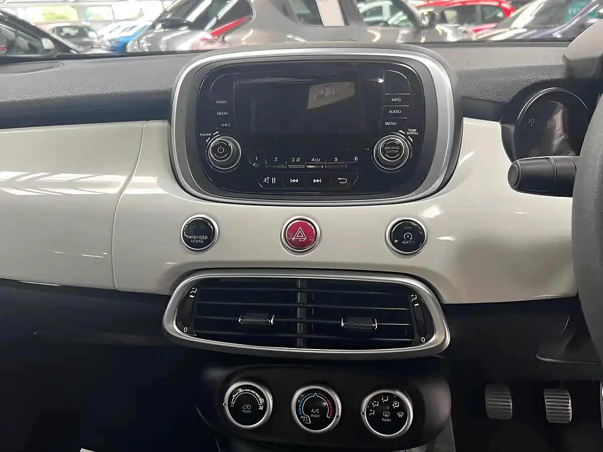 Used 2016 Fiat 500X Pop White - Interior and Exterior details 15