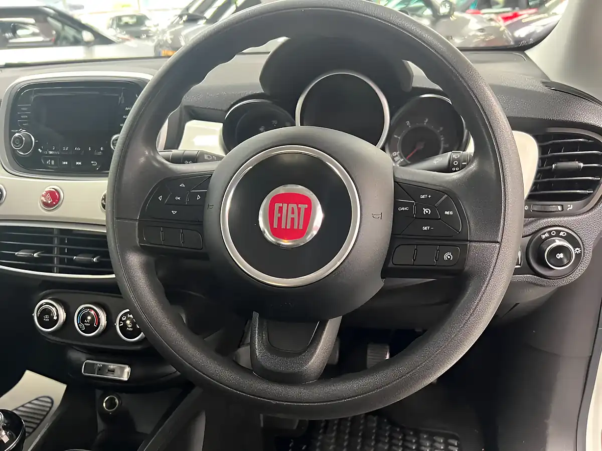 Used 2016 Fiat 500X Pop White - Interior and Exterior details 16