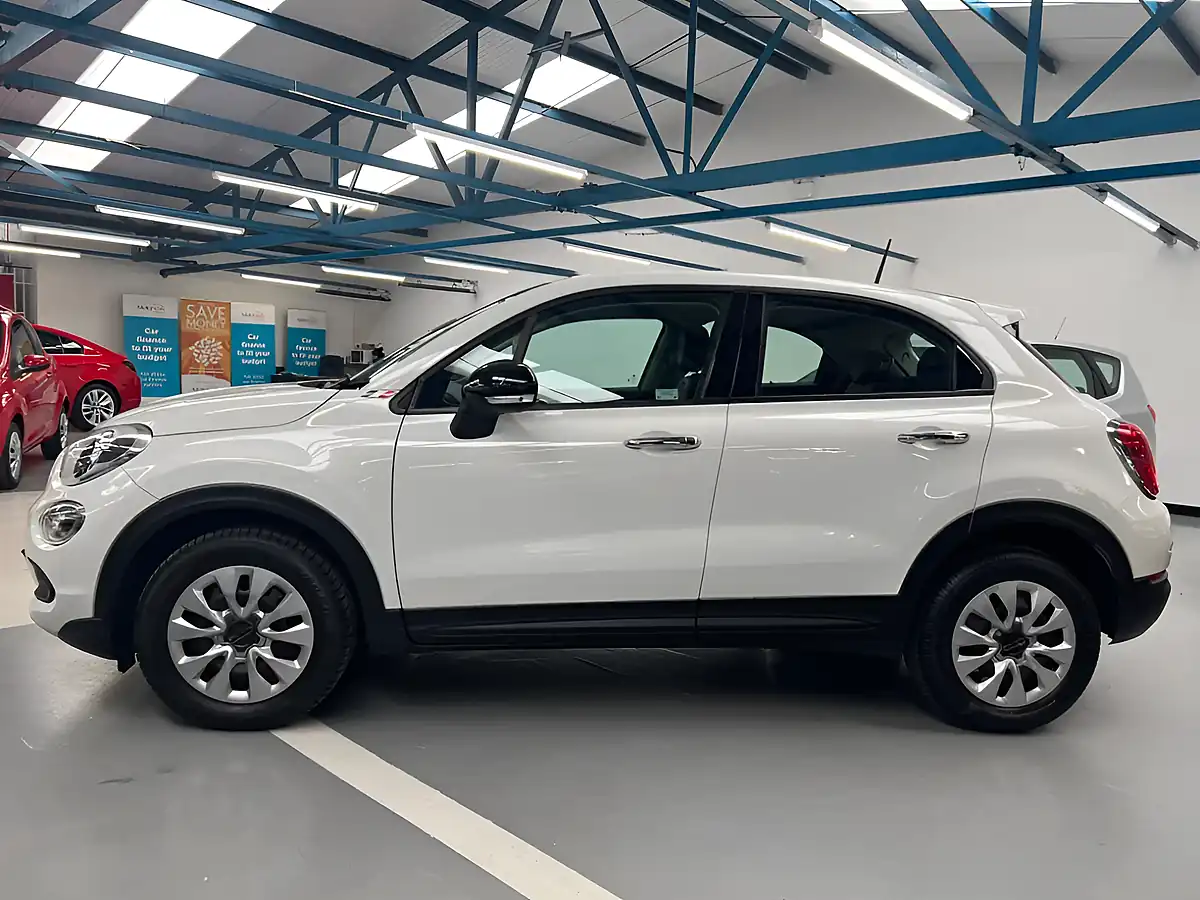 Used 2016 Fiat 500X Pop White - Interior and Exterior details 4