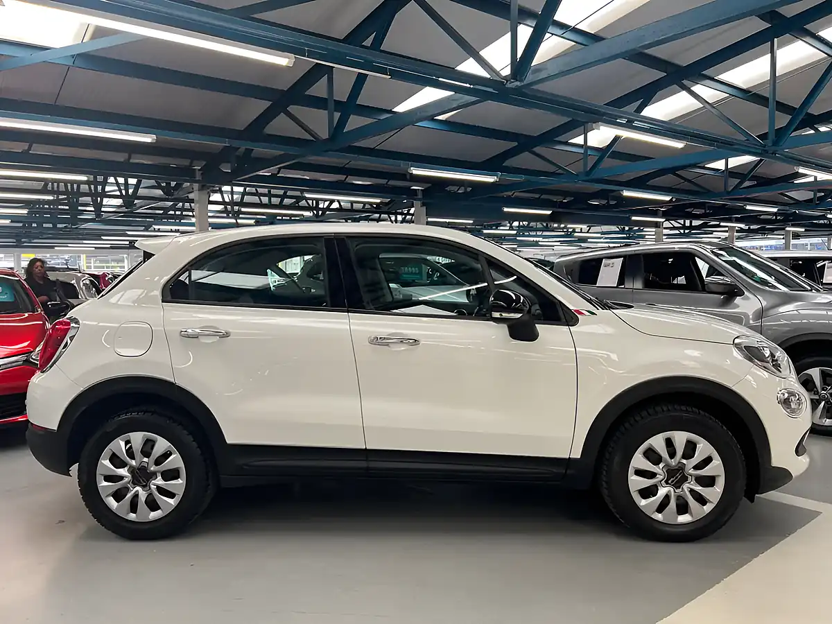 Used 2016 Fiat 500X Pop White - Interior and Exterior details 5