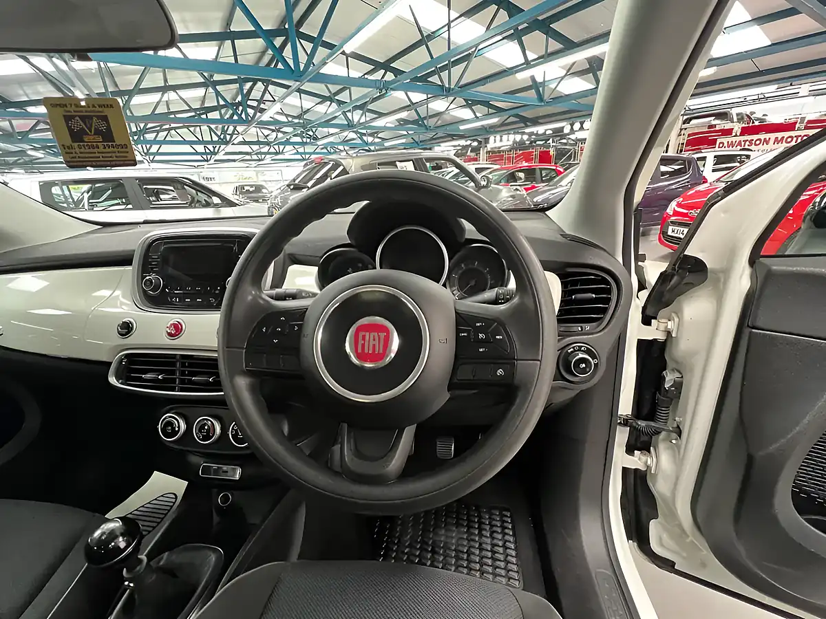 Used 2016 Fiat 500X Pop White - Interior and Exterior details 9
