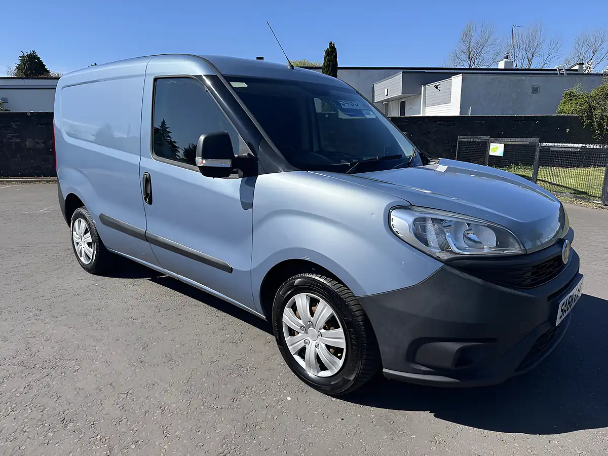 Used 2016 Fiat Doblo Cargo Blue - Front View