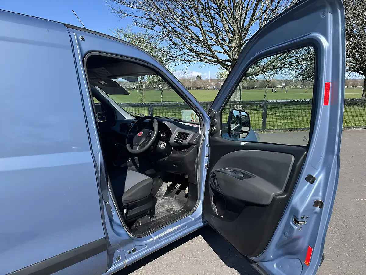 Used 2016 Fiat Doblo Cargo Blue - Interior and Exterior details 16