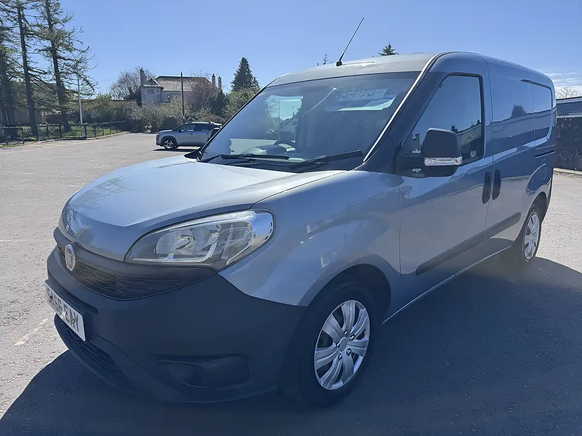 Used 2016 Fiat Doblo Cargo Blue - Interior and Exterior details 3