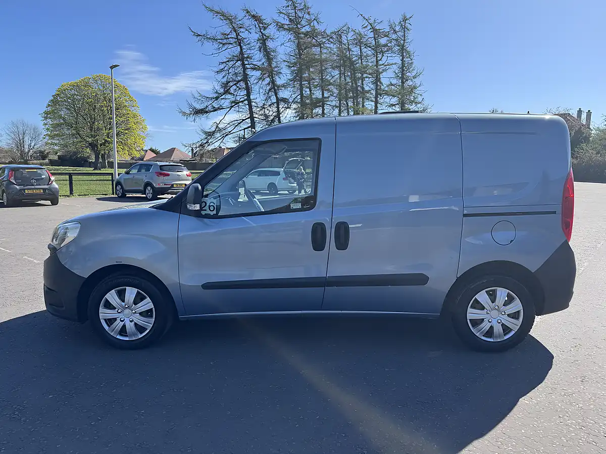 Used 2016 Fiat Doblo Cargo Blue - Interior and Exterior details 4