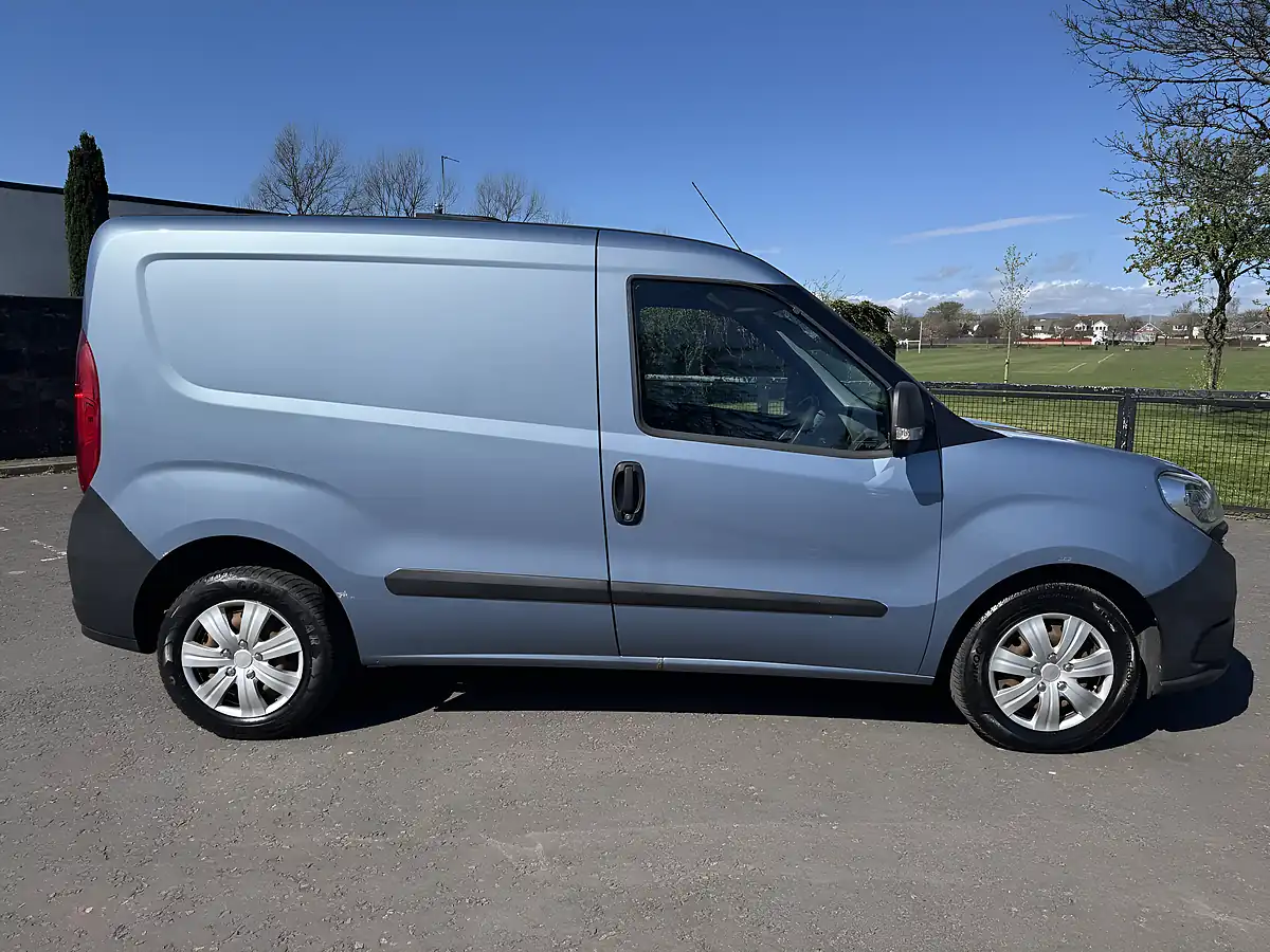 Used 2016 Fiat Doblo Cargo Blue - Interior and Exterior details 8