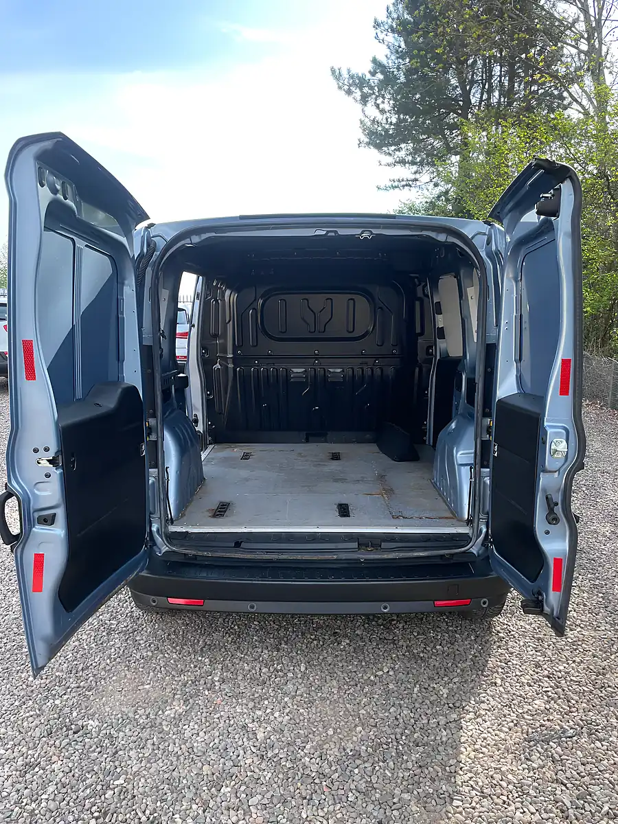 Used 2016 Fiat Doblo Panel Van L1 H1 Blue - Interior and Exterior details 11