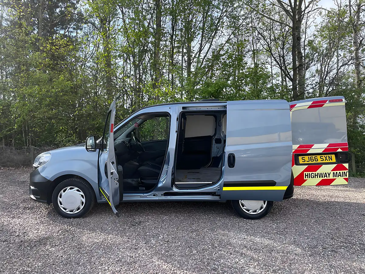 Used 2016 Fiat Doblo Panel Van L1 H1 Blue - Interior and Exterior details 8