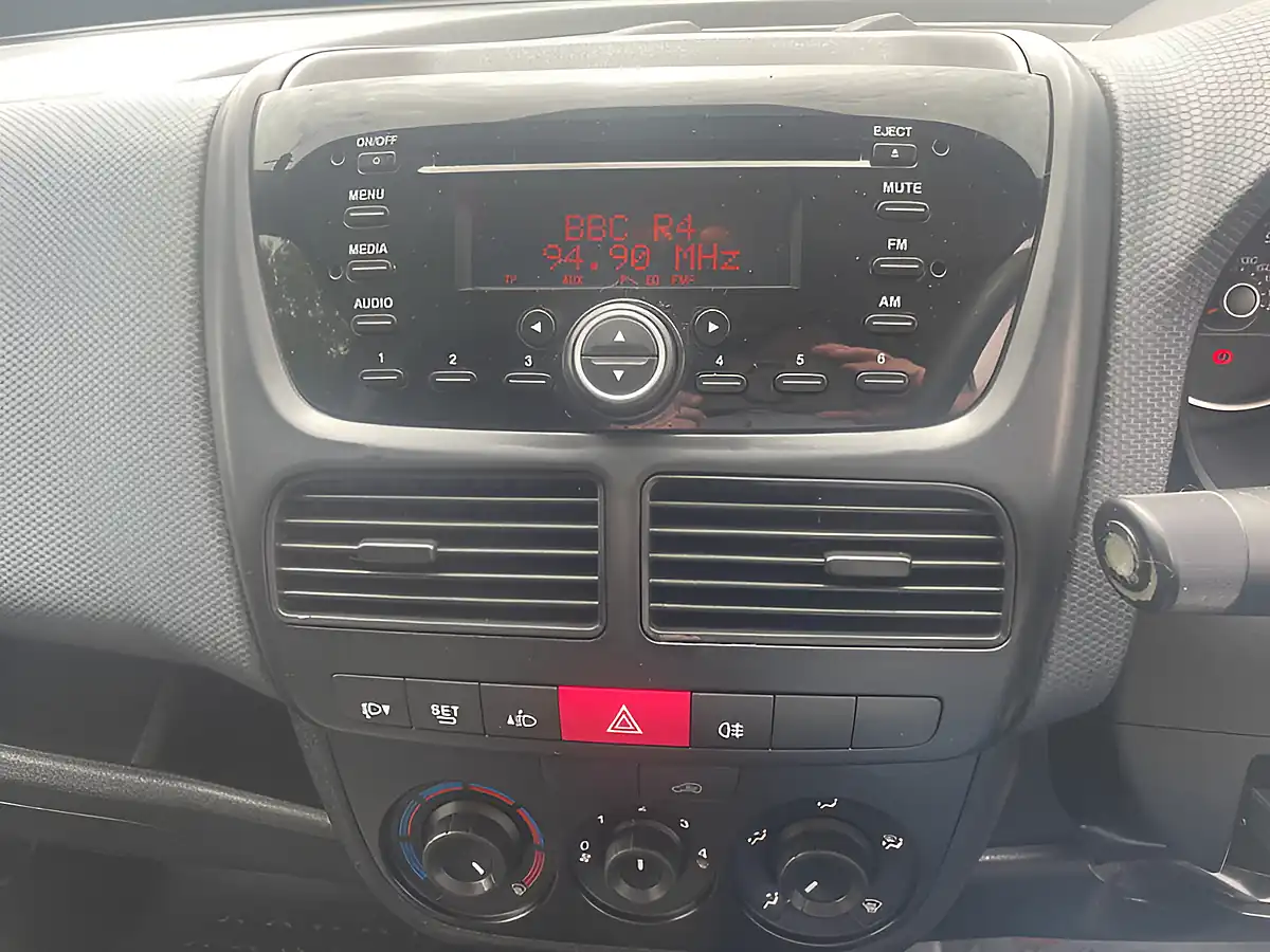 Used 2016 Fiat Doblo Panel Van White - Interior and Exterior details 18