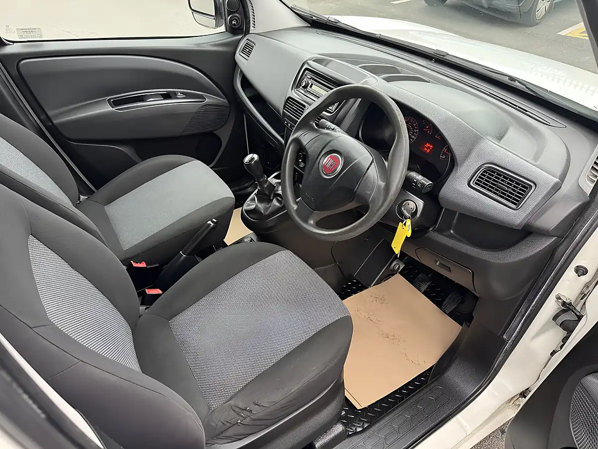 Used 2016 Fiat Doblo Panel Van White - Interior and Exterior details 9