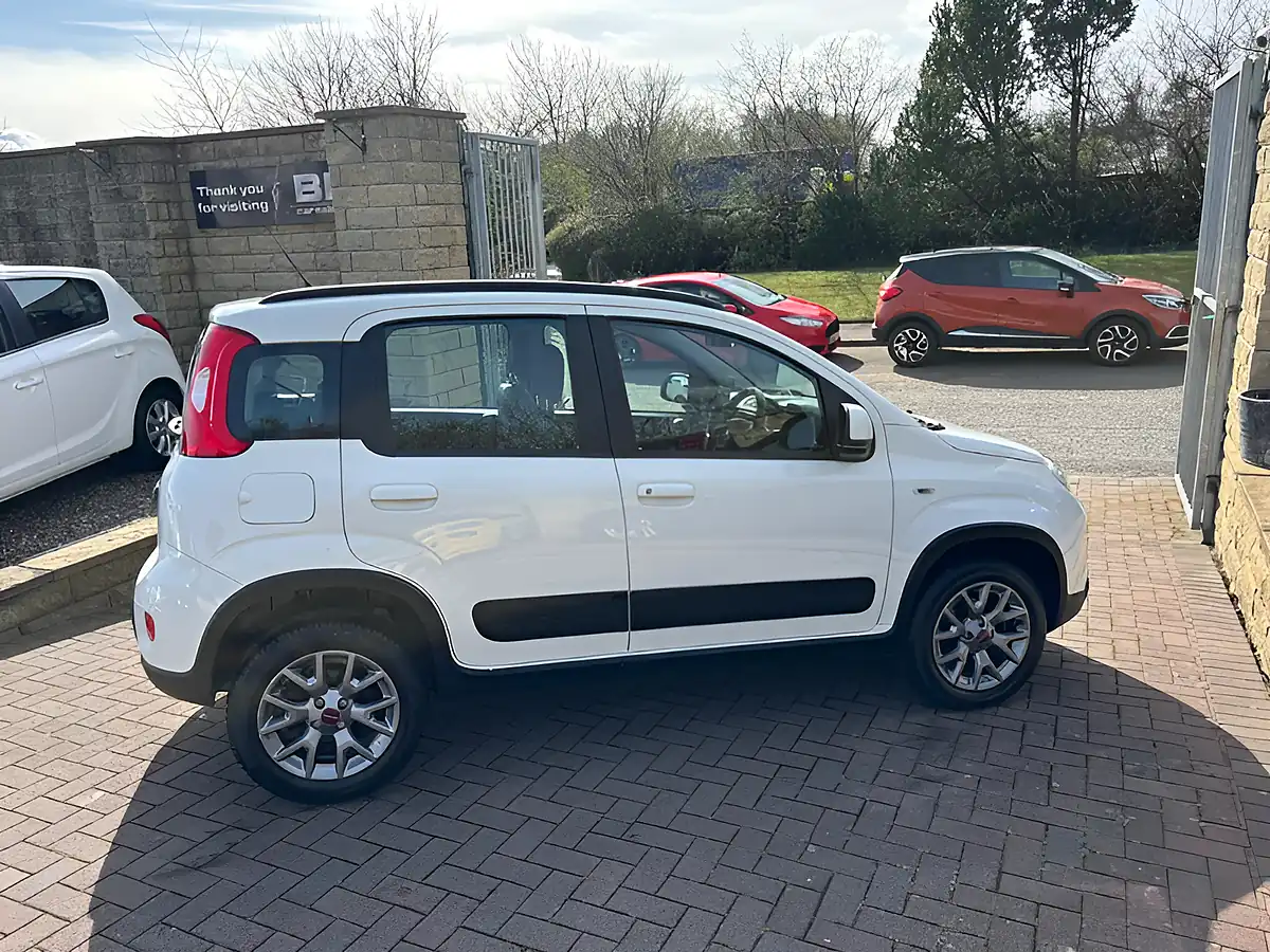 Used 2016 Fiat Panda 4X4 White - Interior and Exterior details 12