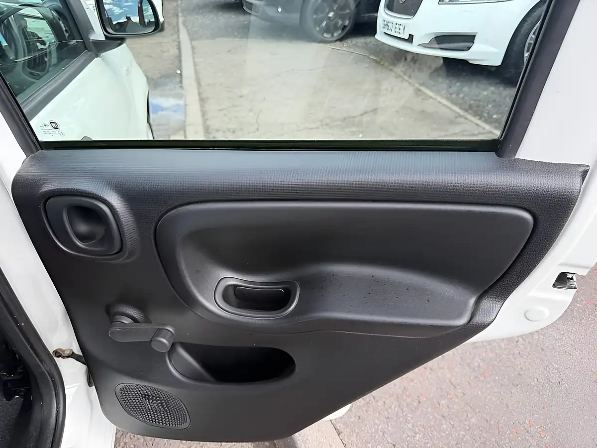 Used 2016 Fiat Panda Easy White - Interior and Exterior details 14