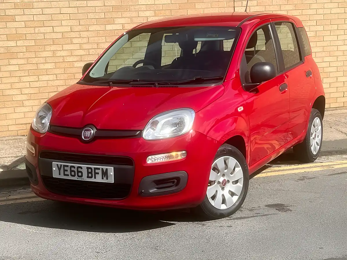 Used 2016 Fiat Panda Pop Red - Interior and Exterior details 3