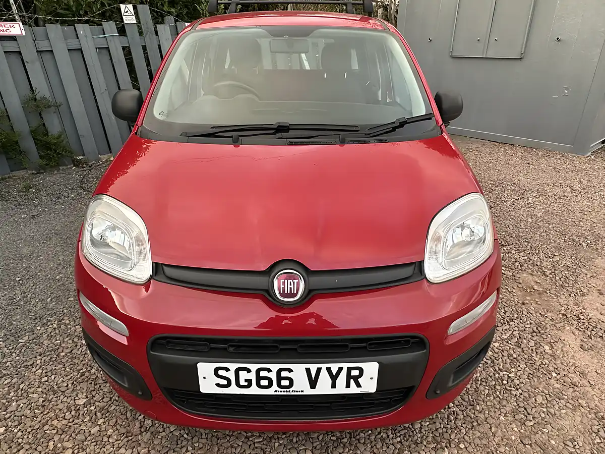 Used 2016 Fiat Panda Pop Red - Interior and Exterior details 3